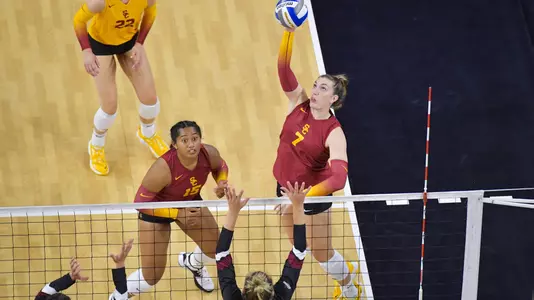 Brooke Botkin attacks, Mia Tuaniga covers