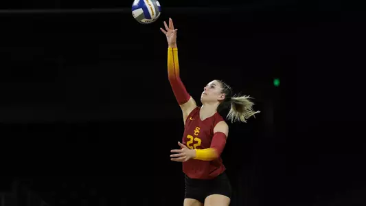 Shannon Scully serves