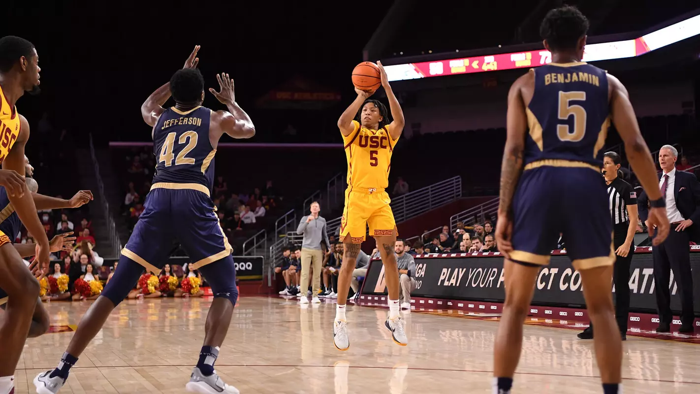 USC Trojans Basketball guard Boogie Ellis shoots against Mount St. Mary's
