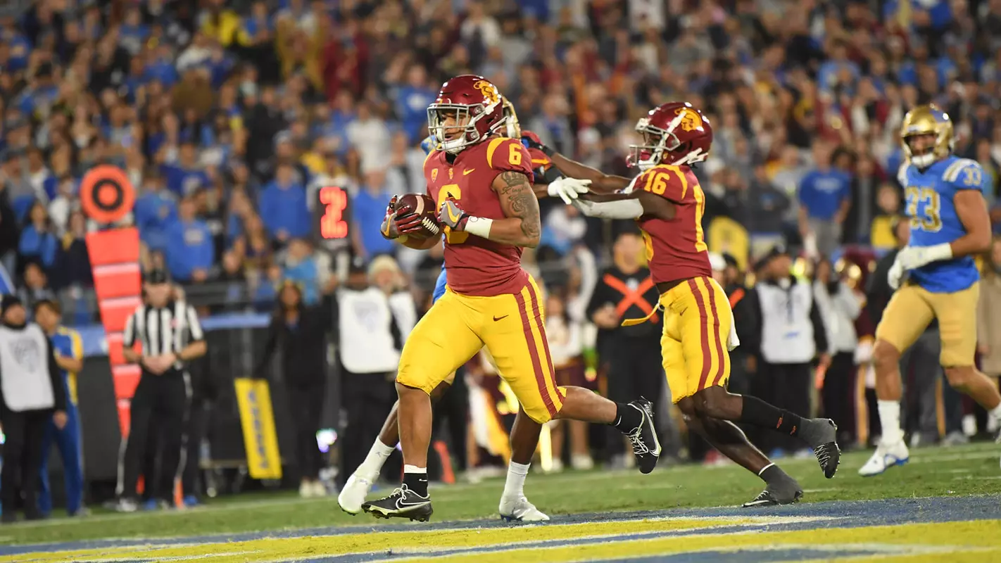 USC Trojans Football running back Austin Jones scores touchdown at UCLA Bruins