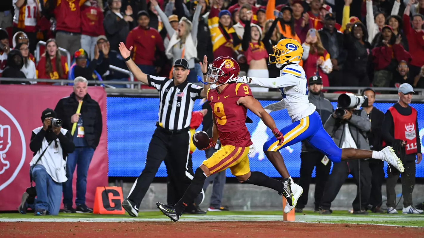 USC Trojans Football wide receiver Michael Jackson III scores touchdown against California Golden Bears