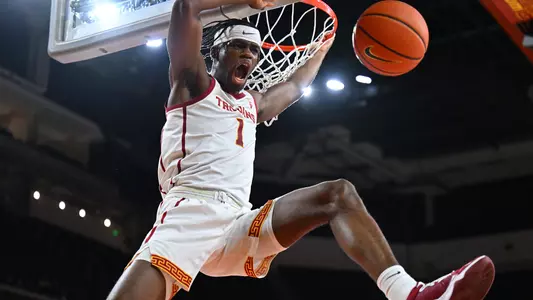 USC Trojans Basketball forward Chevez Goodwin dunks against Washington Huskies