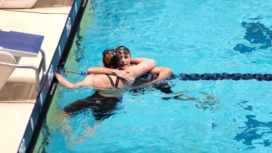 USC Swim's Isa Odgers and Kaitlyn Dobler
