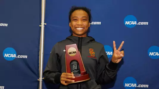 Nike Agunbiade - USC women's diving