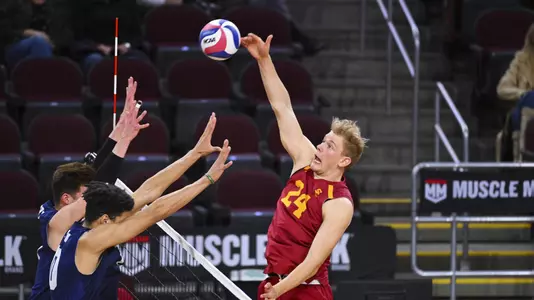 Simon Gallas swings over the opposing blockers.