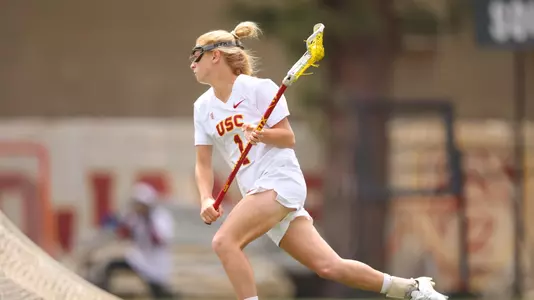 Isabelle Vitale attacks