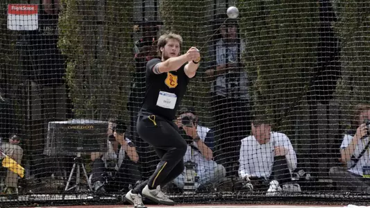 Trey Knight wins Pac-12 hammer throw title