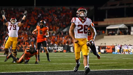 USC Trojans Football running back Travis Dye scores against Oregon State Beavers