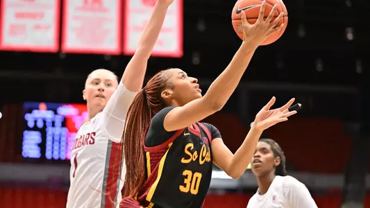 Kadi Sissoko puts up a shot at Washington State