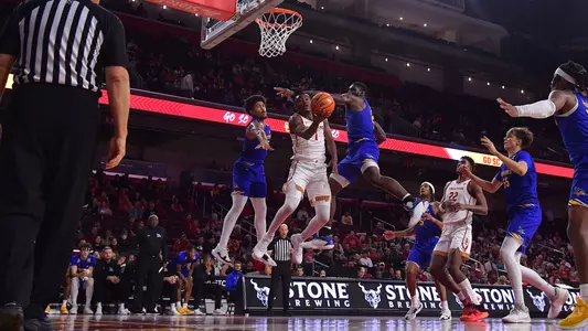 USC Trojans Basketball guard Isaiah Collier lays up against Cal State Bakersfield Roadrunners