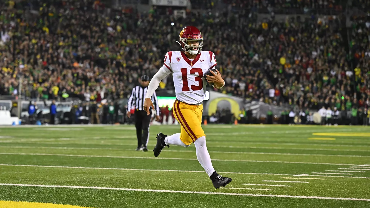 USC Trojans Football quarterback Caleb Williams runs for touchdown vs. Oregon Ducks