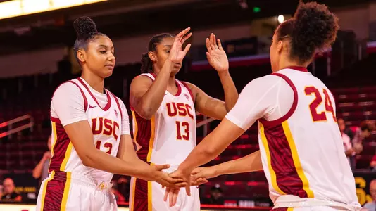 JuJu Watkins, Rayah Marshall, Kaitlyn Davis pregame