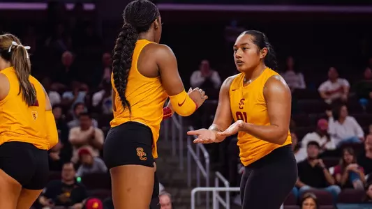 Mia Tuaniga high fives with Tyrah Ariail