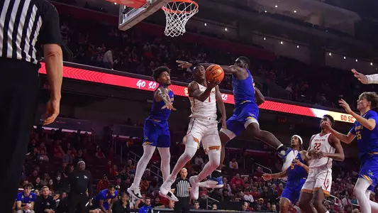 USC Trojans Basketball guard Isaiah Collier lays up against Cal State Bakersfield Roadrunners