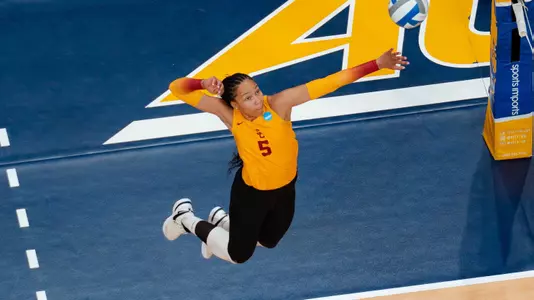 Skylar Fields skies for the attack