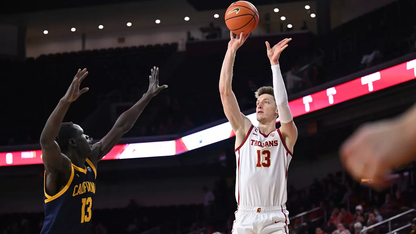 USC Trojans Basketball guard Drew Peterson shoots over California Golden Bears