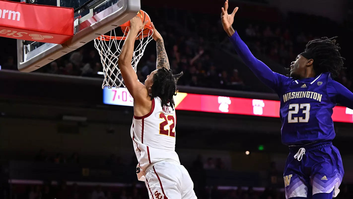 USC Trojans Basketball guard Tre White dunks against Washington Huskies