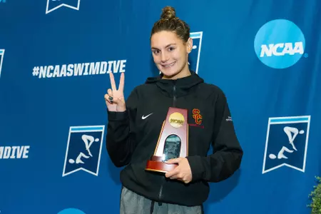Isabelle Odgers 200y breaststroke All-American