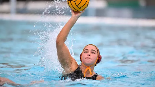 Mireia Guiral lobs a pass in a USC game vs. UC Irvine at Uytengsu Aquatics Center