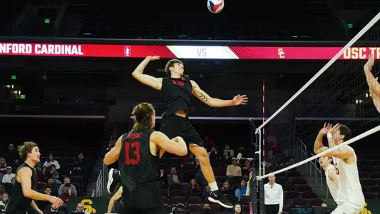 Lucas Frassrand attacks