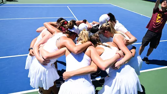 USC women's tennis team huddle