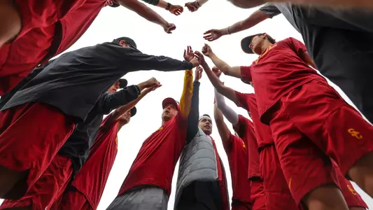 USC’s men’s tennis team plays the Oregon Ducks on April 14, 2023. The Trojans would sweep 4-0. (Photo by Yannick Peterhans)
