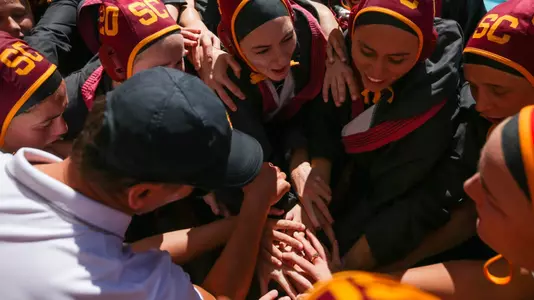 usc team huddle cheer