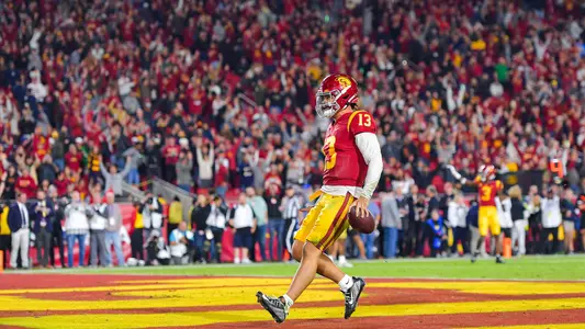 USC Trojans Football quarterback Caleb Williams scores touchdown against Notre Dame Fighting Irish
