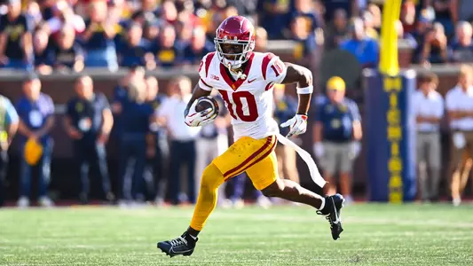 USC Trojans Football wide receiver Kyron Hudson runs with ball against Michigan Wolverines