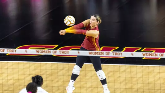 Gala Trubint passes the ball