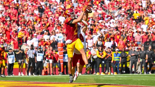 USC Trojans Football wide receiver Duce Robinson catches touchdown against Wisconsin Badgers