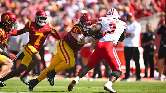 USC Trojans Football defensive lineman Gavin Meyer tackles against Wisconsin Badgers