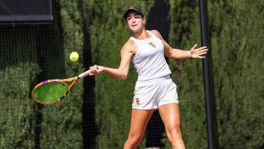 USC Women's Tennis loses against crosstown rival UCLA 4-2 at Marks Tennis Stadium on April 19, 2024. (Drake Lee/USC Athletics)
