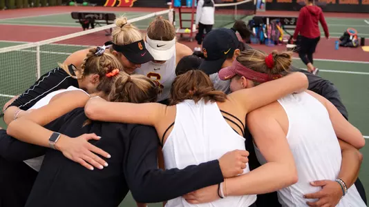 USC women's tennis team huddle