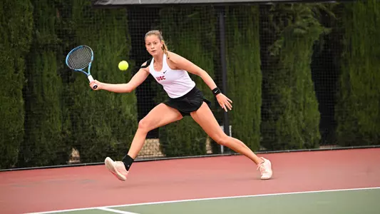 Women’s Tennis defeats Oregon 4-0.