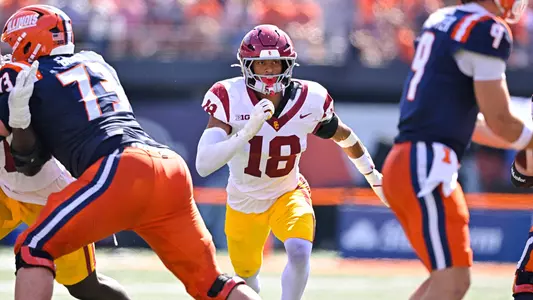 USC Trojans Football linebacker Eric Gentry blitzes against Illinois Fighting Illini