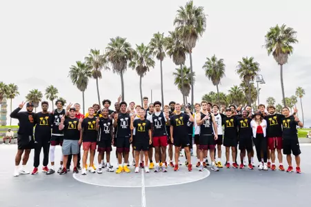 Team photo of USC Men's Basketball during a practice at Venice Beach