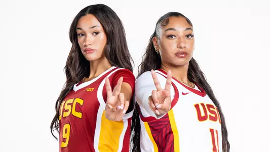 Jazzy Davidson and Kennedy Smith pose with a victory sign