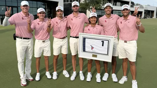 USC Men's Golf Wins Trinity Forest Invitational, and poses for a picture.