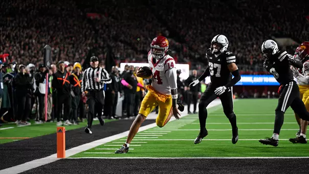 USC Trojans Football quarterback Jayden Maiava scores rushing touchdown against Nebraska Cornhuskers