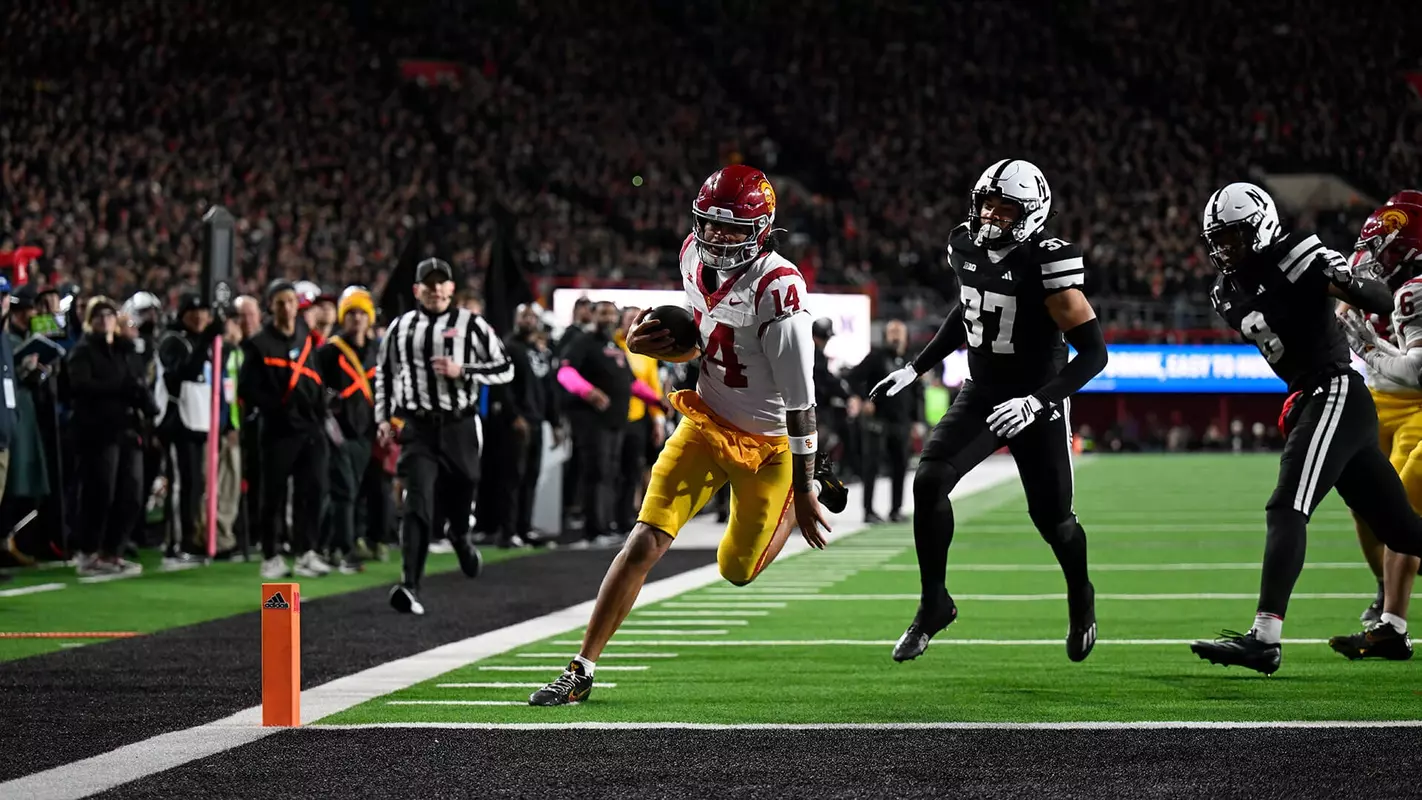 USC Trojans Football quarterback Jayden Maiava scores rushing touchdown against Nebraska Cornhuskers