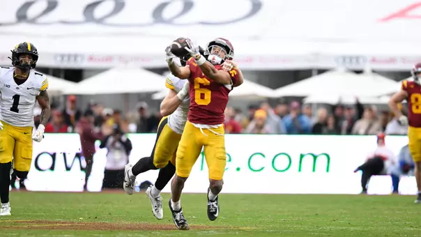 USC Trojans Football wide receiver Makai Lemon catches pass vs. Iowa Hawkeyes