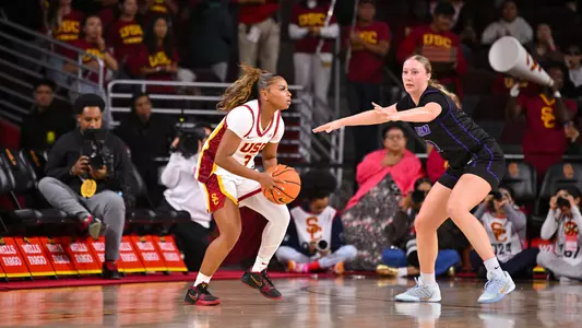 Londynn Jones holds ball in her hand