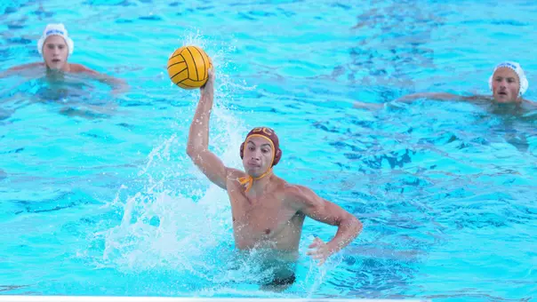 USC scores a goal against UCSB at Uytengsu Aquatics Center.
