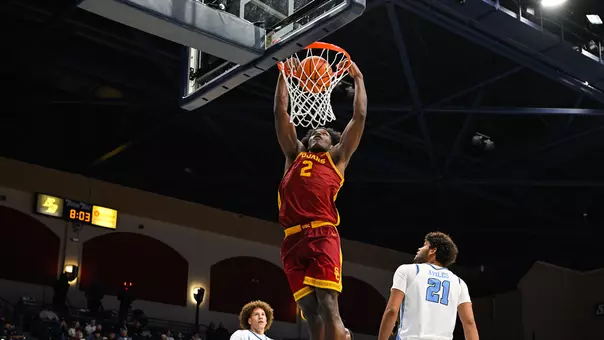 Ezra Ausar dunks on San Diego