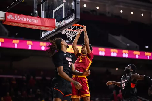 Jacob Cofie dunks on UTSA