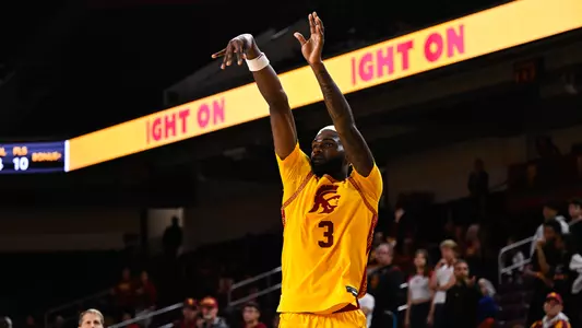 Amarion Dickerson putting up a shot