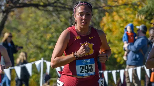 Jaqueline Duarte running at the 2024 Big Ten Championships