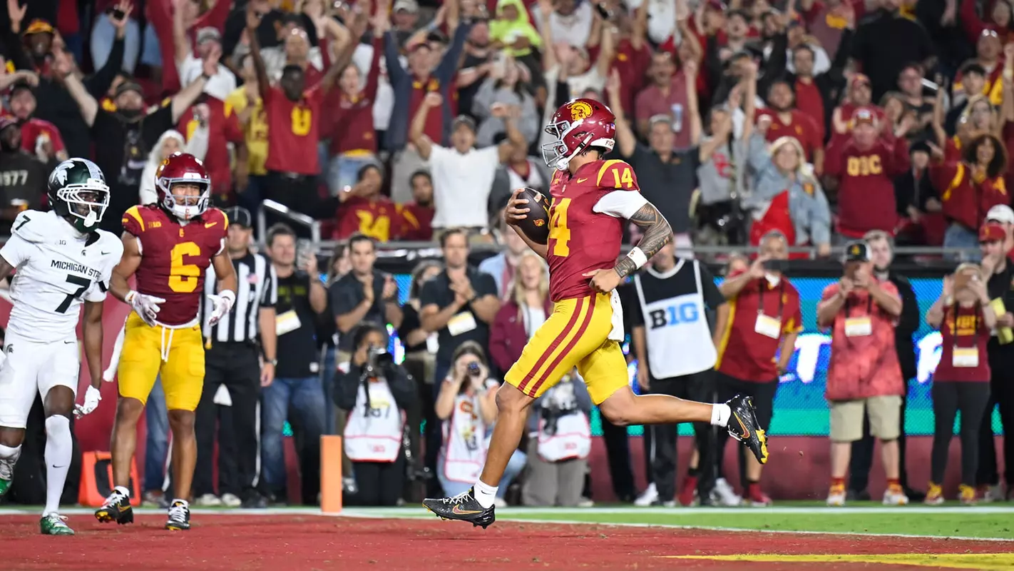 USC Trojans Football quarterback Jayden Maiava scores touchdown against Michigan State Spartans