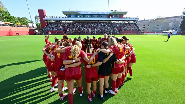 No. 15 USC Women's Soccer Hosts Washington for Big Ten Opener